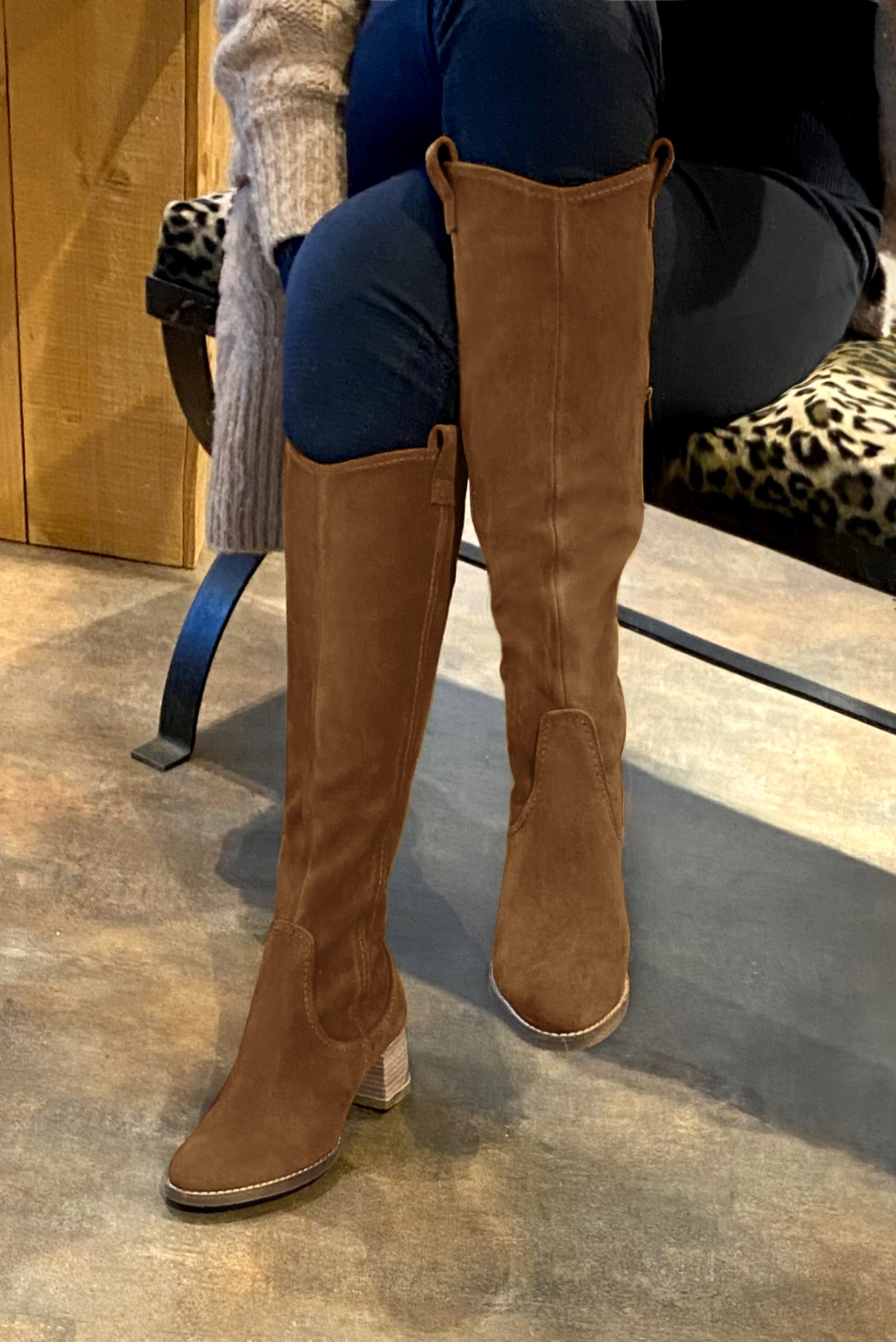 Caramel brown women's cowboy boots. Round toe. Medium block heels. Made to measure. Worn view - Florence KOOIJMAN